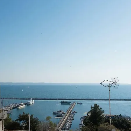 With Marina View Apartment *