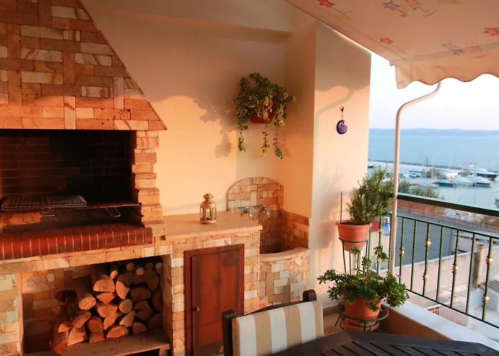 Apartment With Marina View