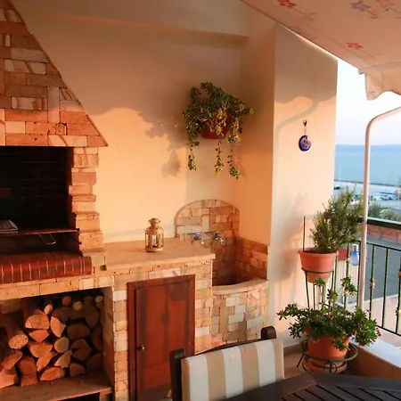 Appartamento With Marina View